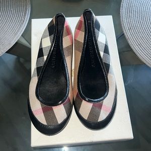 Girls Burberry ballet flats size 31
